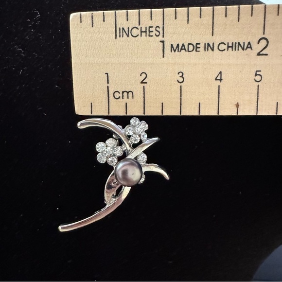 Silver and Gray Pearl Necklace, Pendant, Brooch Pin Set with Crystal Flowers - Picture 8 of 8